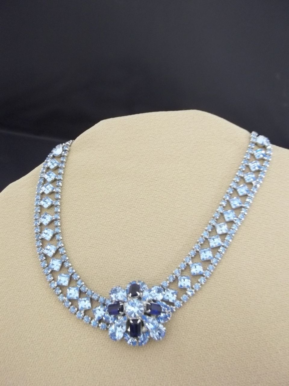 Vintage Sparkling Blue Rhinestone Necklace Vintage Sparkling Blue Rhinestone Necklace