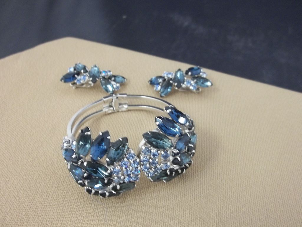 Brilliant Blues Bracelet and Matching Clip Earrings Brilliant Blues Bracelet and Matching Clip Earrings