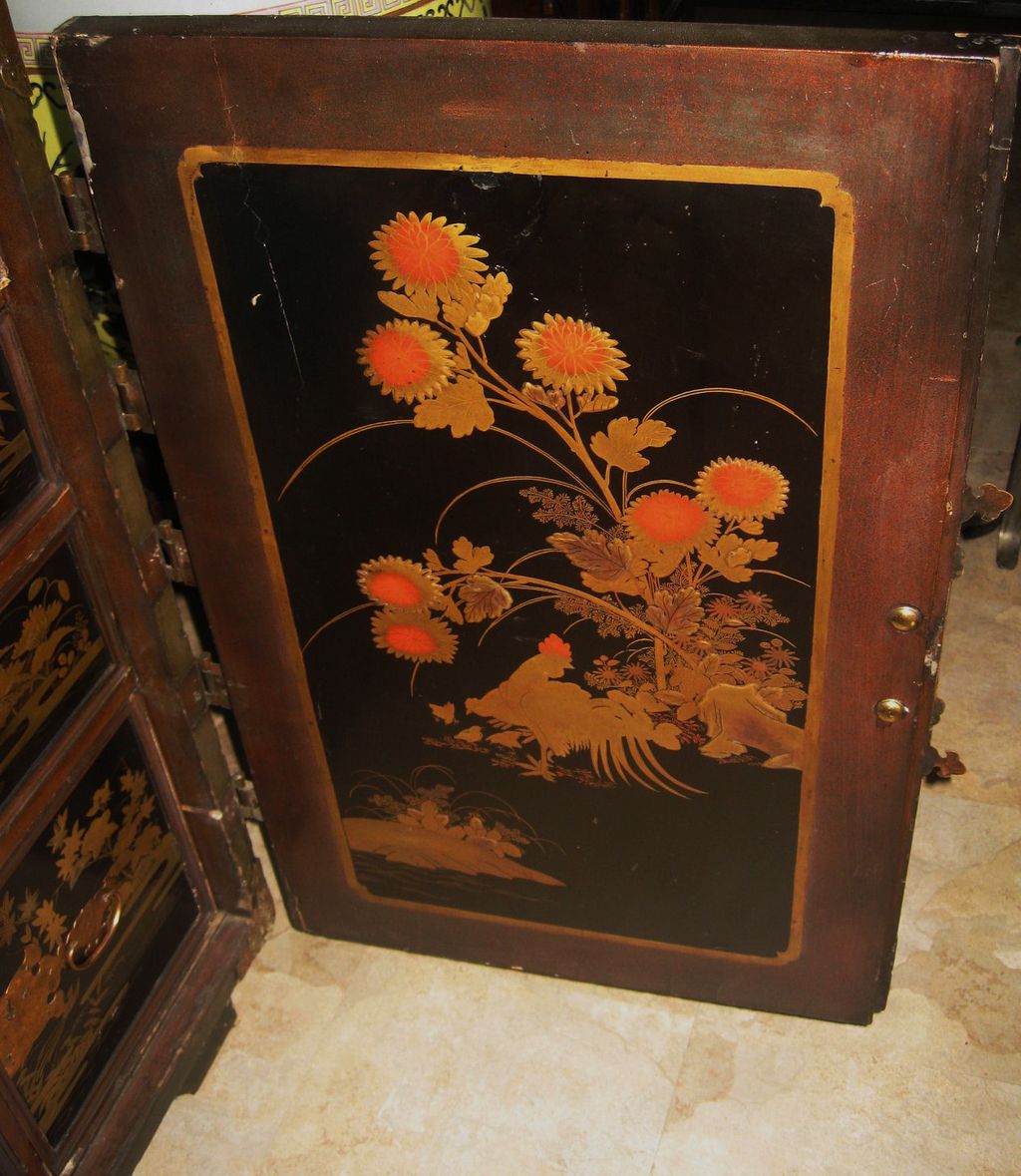 Exquisite Antique Japanese Lacquer Chest Exquisite Antique Japanese Lacquer Chest