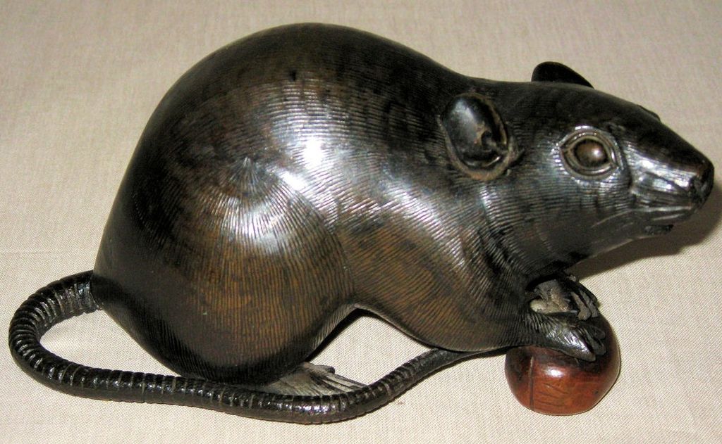 Japanese Meiji Period Finely Cast Bronze Rodent Japanese Meiji Period Finely Cast Bronze Rodent