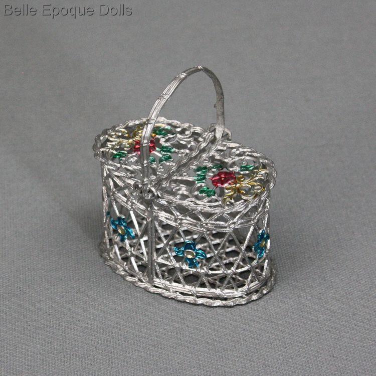 A Colorful Miniature Basket for your Doll - by Babette Schweizer A Colorful Miniature Basket for your Doll - by Babette Schweizer
