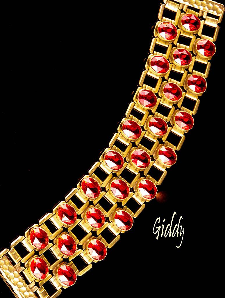 Dazzling Wide Deco Red Crystal Bracelet Dazzling Wide Deco Red Crystal Bracelet