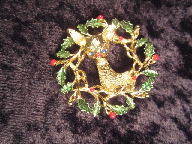 Gerry's Wreath and Reindeer Pin Gerry's Wreath and Reindeer Pin