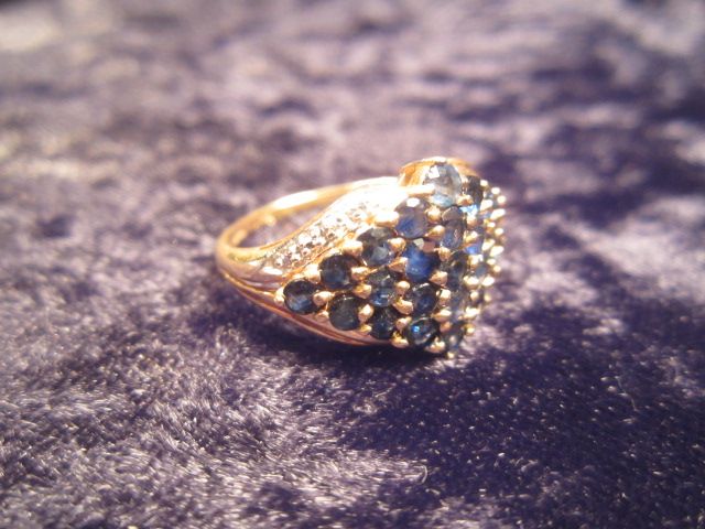 Blue Sapphire and 10K Gold Ring Blue Sapphire and 10K Gold Ring