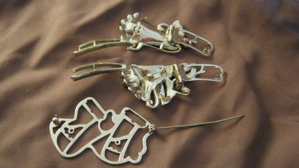 Coro Duet Brooch, circa 1930's Coro Duet Brooch, circa 1930's