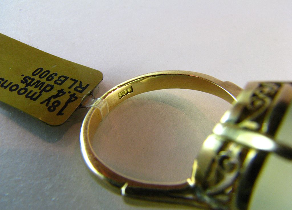 Vintage 18k Solid Gold Large Moonstone Ring Circa 1940's Vintage 18k Solid Gold Large Moonstone Ring Circa 1940's