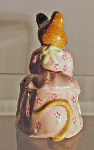 Beatrix Potter Hunca Munca Sweeping by Beswick Beatrix Potter Hunca Munca Sweeping by Beswick