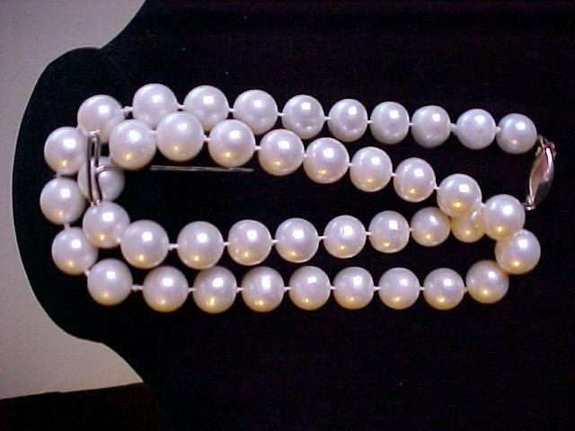 Estate Akoya Cultured 10-10.5 mm Pearl Necklace 14K gold clasp Estate Akoya Cultured 10-10.5 mm Pearl Necklace 14K gold clasp