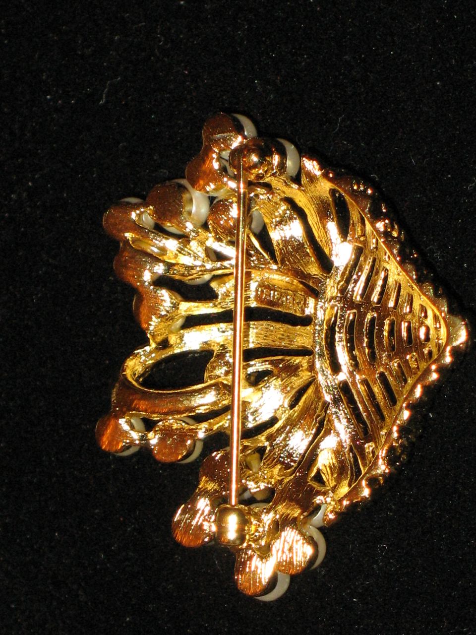 Brooch Costume pearls in a basket Trifari Brooch Costume pearls in a basket Trifari