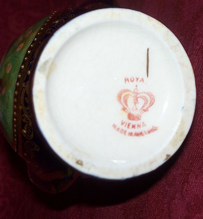 Royal Vienna Potpourri Vase with Lovers Royal Vienna Potpourri Vase with Lovers