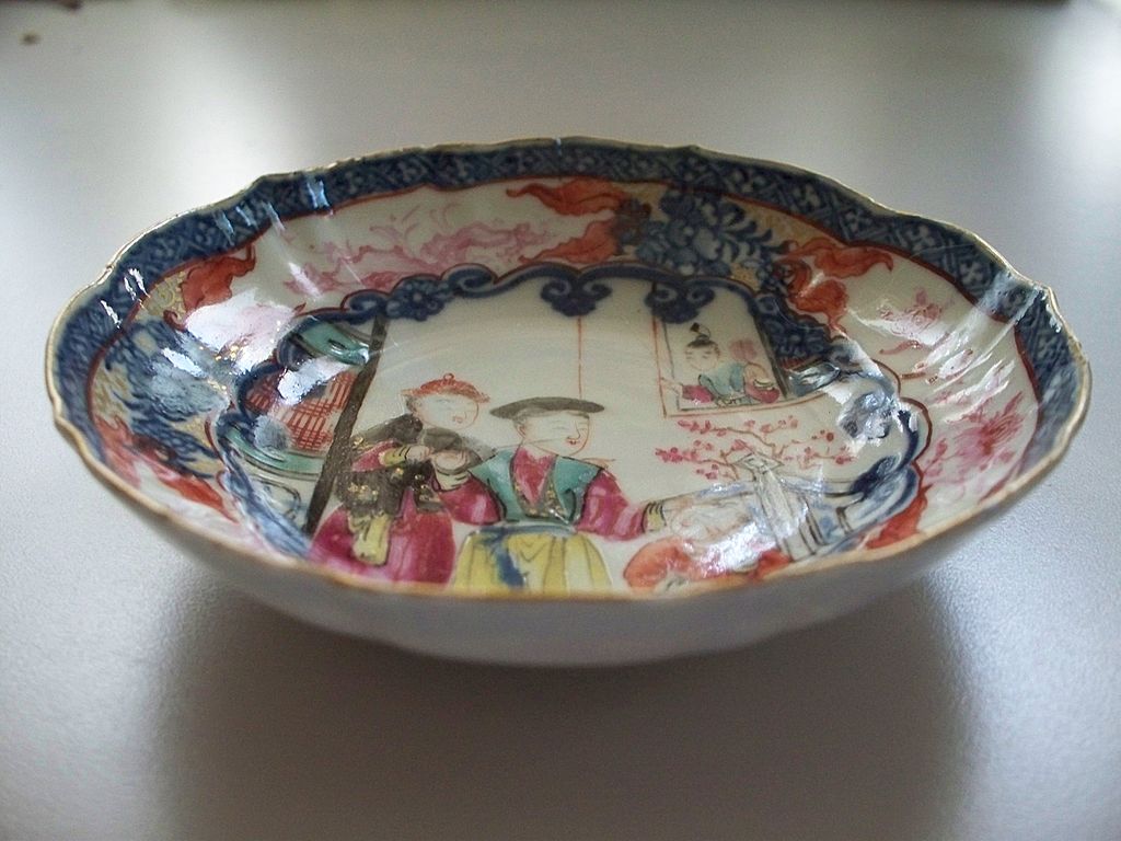 Antique Chinese Fluted & Scalloped Bowl ca.1780 Antique Chinese Fluted & Scalloped Bowl ca.1780