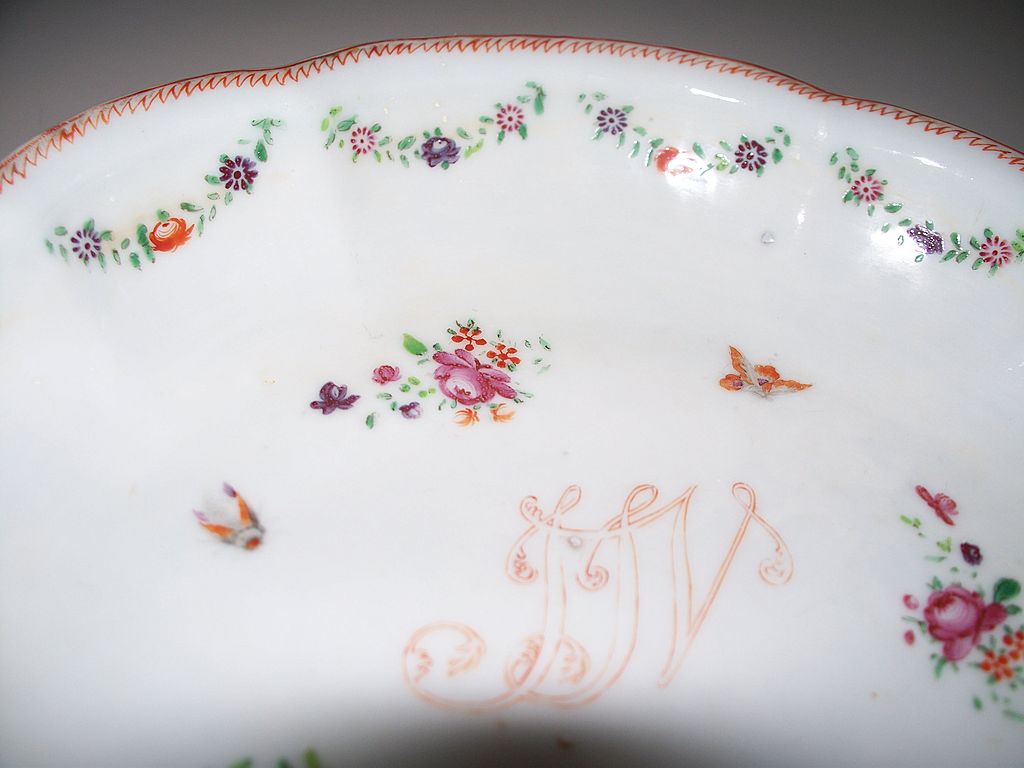 Antique Chinese Rose Famille Export Fluted & Scalloped Bowl 18th century Antique Chinese Rose Famille Export Fluted & Scalloped Bowl 18th century