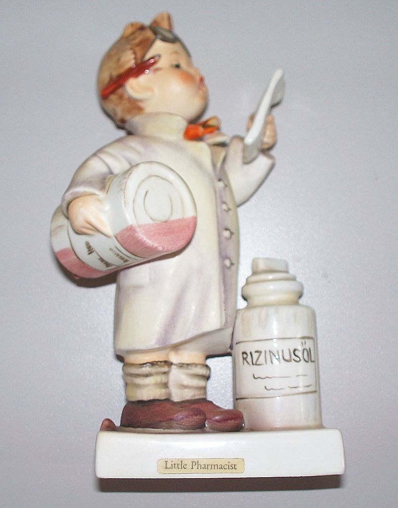 hummel little pharmacist 322