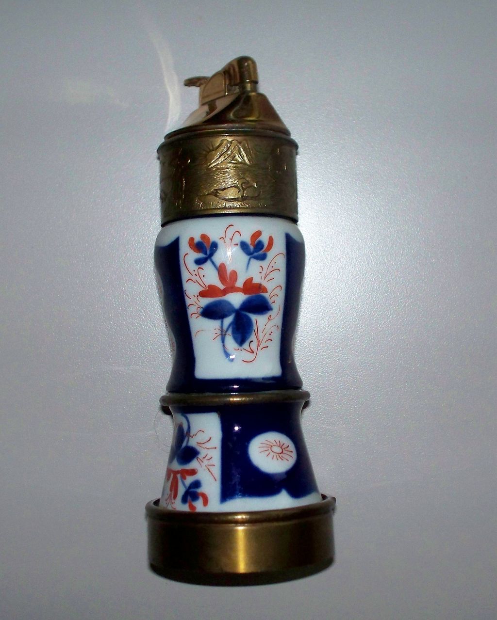 Evans Imari Porcelain & Brass Table Lighter circa 1950 Evans Imari Porcelain & Brass Table Lighter circa 1950