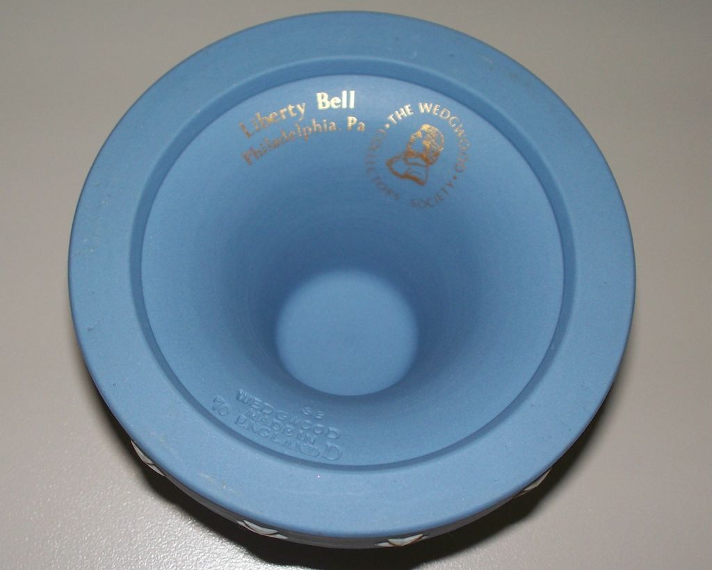 Wedgwood Liberty Bell Desk Paper-Weight circa 1976 Bi -Centennial Wedgwood Liberty Bell Desk Paper-Weight circa 1976 Bi -Centennial