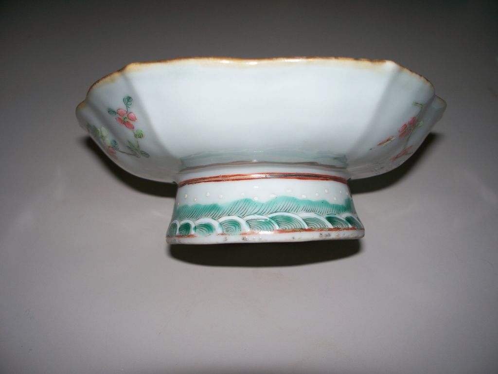 Chinese Daoguang Lotus Bowl circa 1825 signed Chinese Daoguang Lotus Bowl circa 1825 signed