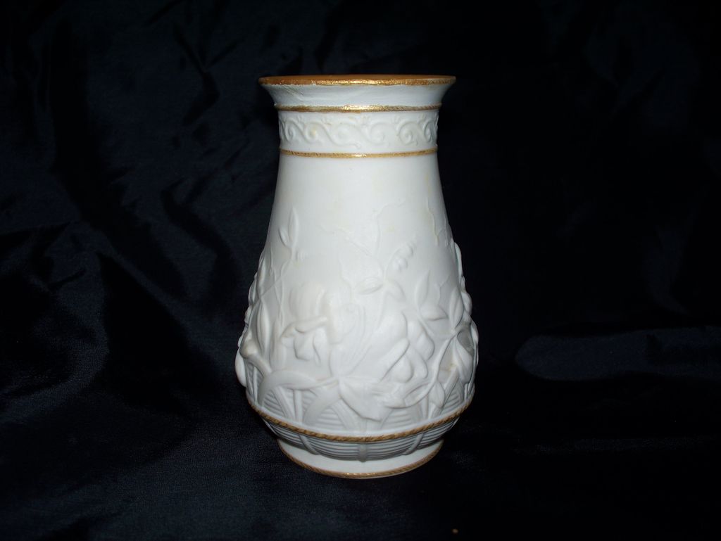 Lovely Bisque Vase Gold Gilt Accents Sculptured Flowers Minton, Copeland or Wedgwood Lovely Bisque Vase Gold Gilt Accents Sculptured Flowers Minton, Copeland or Wedgwood