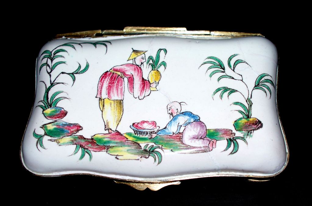 Antique Large French Faience Veuve Perrin Box Chinoiserie Birds Motifs Antique Large French Faience Veuve Perrin Box Chinoiserie Birds Motifs