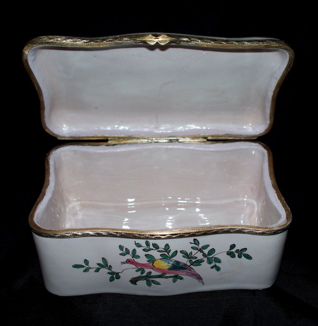 Antique Large French Faience Veuve Perrin Box Chinoiserie Birds Motifs Antique Large French Faience Veuve Perrin Box Chinoiserie Birds Motifs