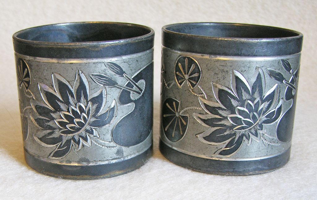 Antique WATERLILY & ARTISTS PALETTE Victorian Pair of Napkin Rings Antique WATERLILY & ARTISTS PALETTE Victorian Pair of Napkin Rings