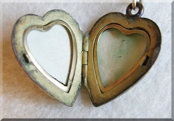 Fabulous FANCY LOCKET Art Deco in Original HYACINTH Velvet Box Fabulous FANCY LOCKET Art Deco in Original HYACINTH Velvet Box