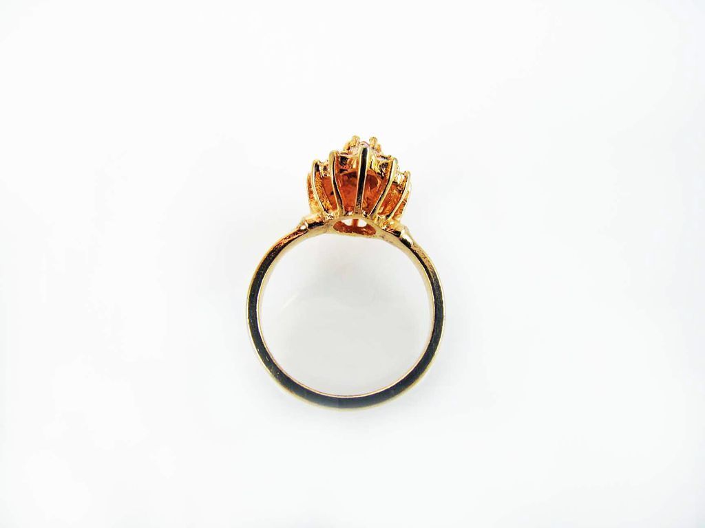 Vintage 18K HGE Fuscia Cats Eye Cocktail Ring - Size 5 Vintage 18K HGE Fuscia Cats Eye Cocktail Ring - Size 5