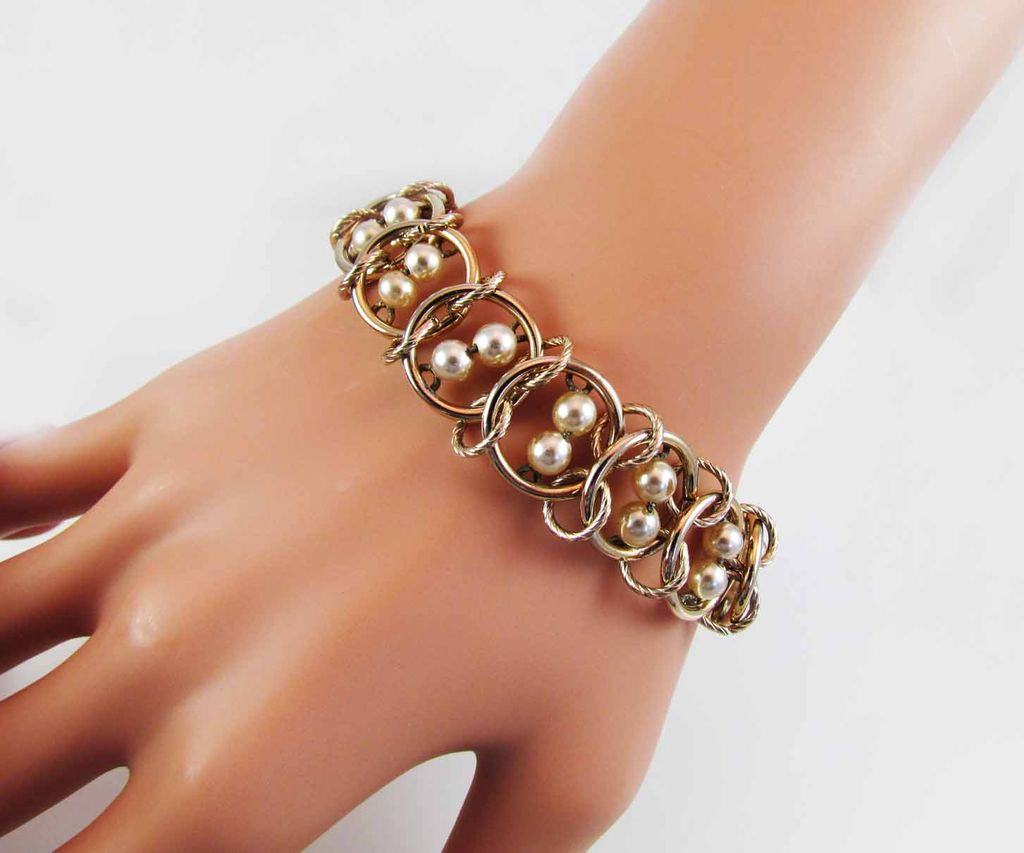 Vintage Goldette Gold Tone Link and Faux Pearl Bracelet Vintage Goldette Gold Tone Link and Faux Pearl Bracelet