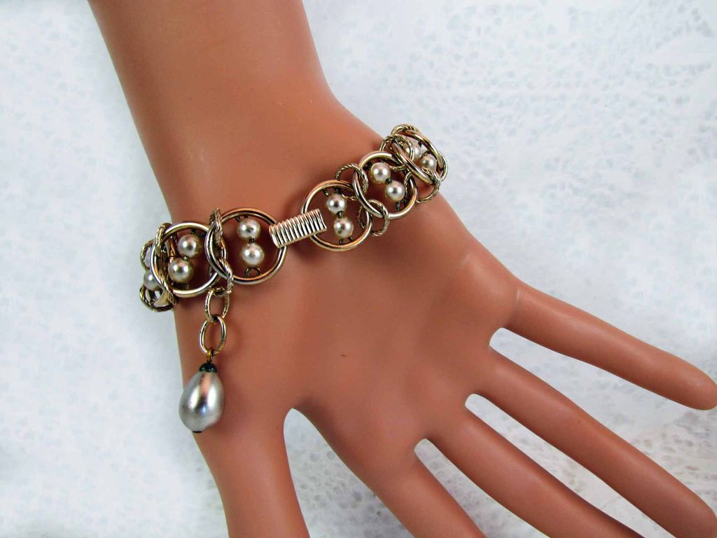 Vintage Goldette Gold Tone Link and Faux Pearl Bracelet Vintage Goldette Gold Tone Link and Faux Pearl Bracelet