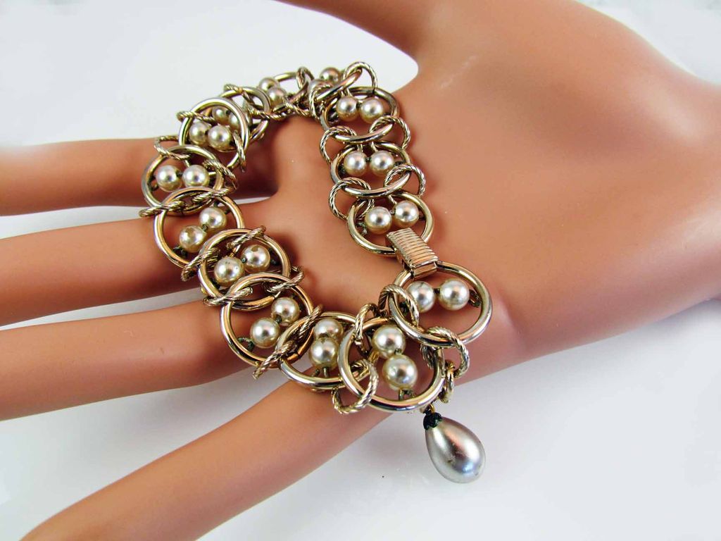 Vintage Goldette Gold Tone Link and Faux Pearl Bracelet Vintage Goldette Gold Tone Link and Faux Pearl Bracelet