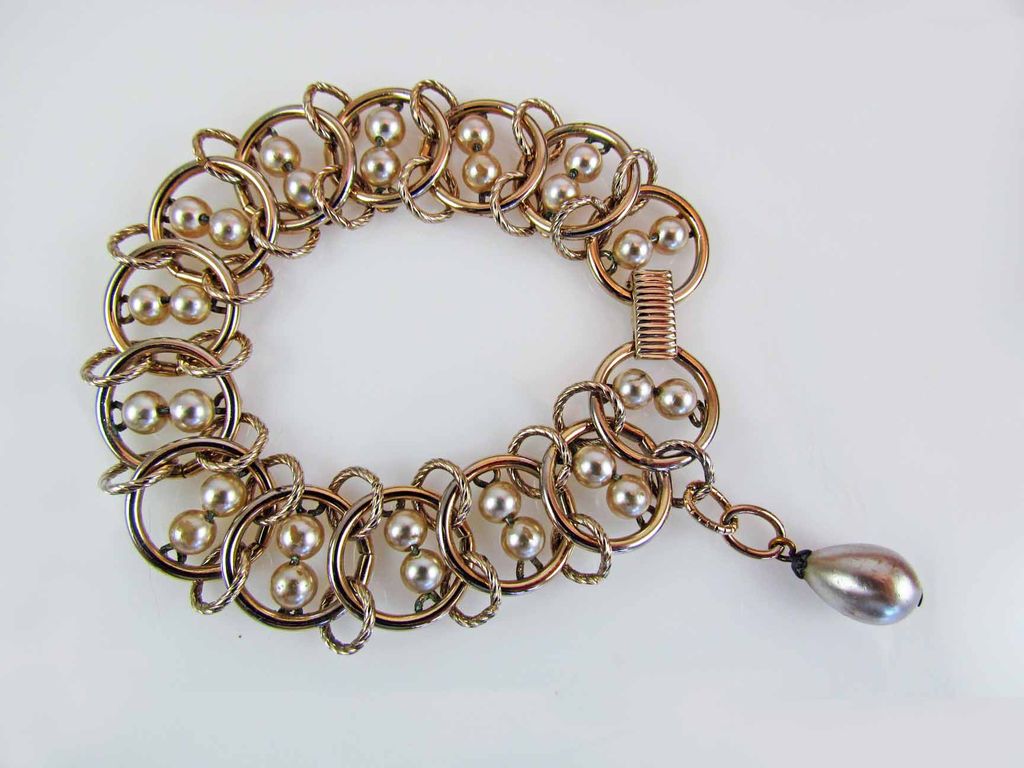 Vintage Goldette Gold Tone Link and Faux Pearl Bracelet Vintage Goldette Gold Tone Link and Faux Pearl Bracelet