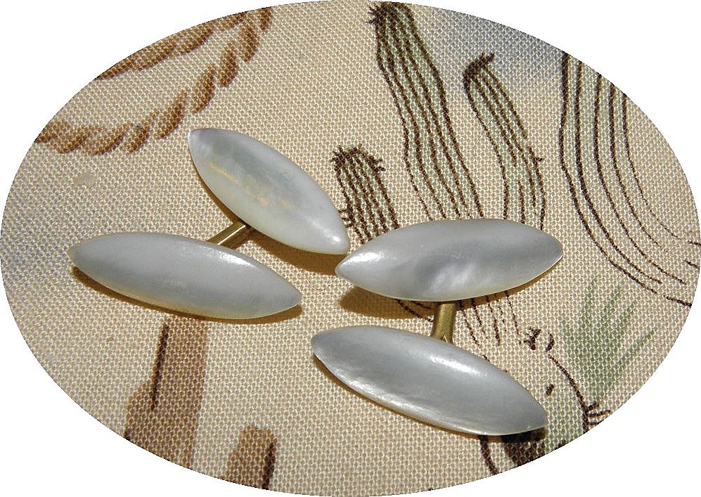 Vintage Mother of Pearl Two Sided Linked Cufflinks Vintage Mother of Pearl Two Sided Linked Cufflinks