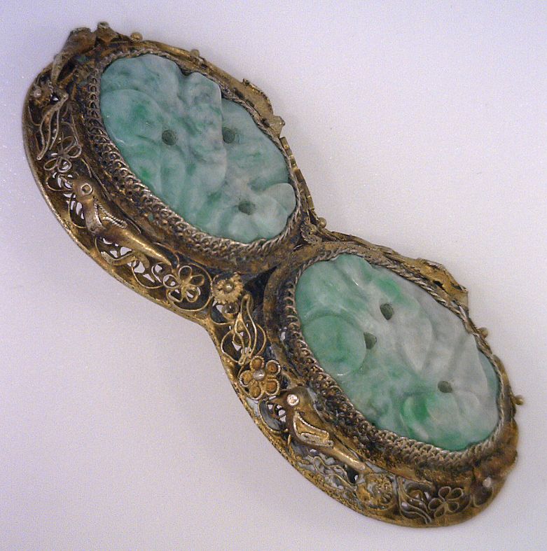 Early 20th Century Apple Jade Brooch Early 20th Century Apple Jade Brooch