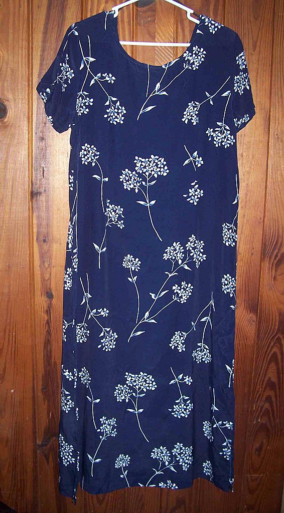 Nice Pre-Owned Vintage Erika Studio Full Length Summer Dress Navy Blue w White Flowers-Medium Nice Pre-Owned Vintage Erika Studio Full Length Summer Dress Navy Blue w White Flowers-Medium