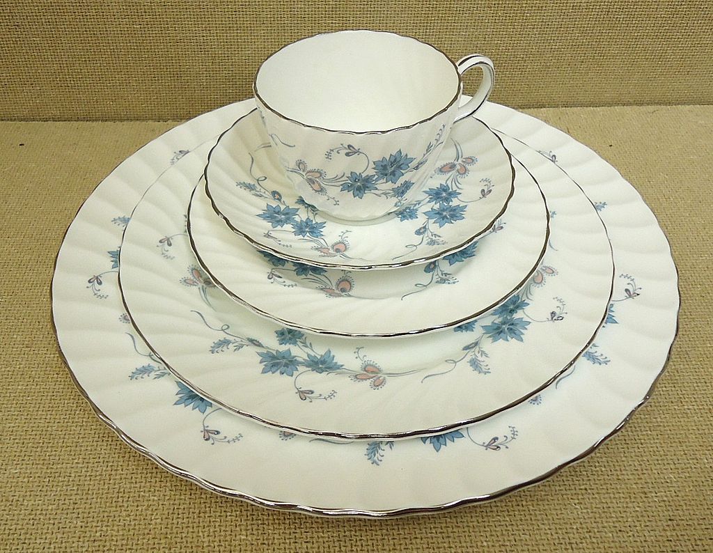 Aynsley Bone China Place Setting Set "Delphine" with Silver Trim Aynsley Bone China Place Setting Set "Delphine" with Silver Trim