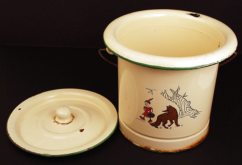 Vintage French Enamel Pail w/Lid "Le Petit Chaperon rouge" Vintage French Enamel Pail w/Lid "Le Petit Chaperon rouge"