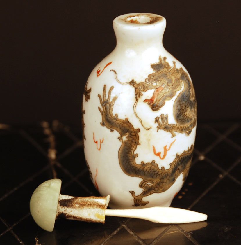 Antique Chinese Porcelain Snuff Bottle Antique Chinese Porcelain Snuff Bottle