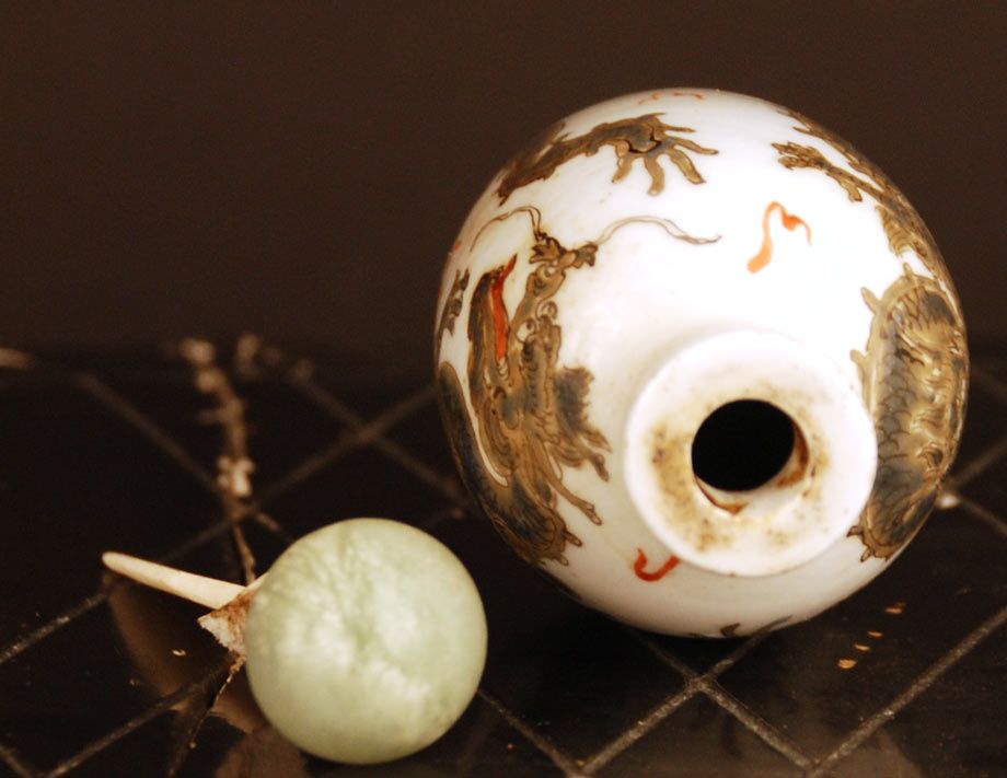 Antique Chinese Porcelain Snuff Bottle Antique Chinese Porcelain Snuff Bottle