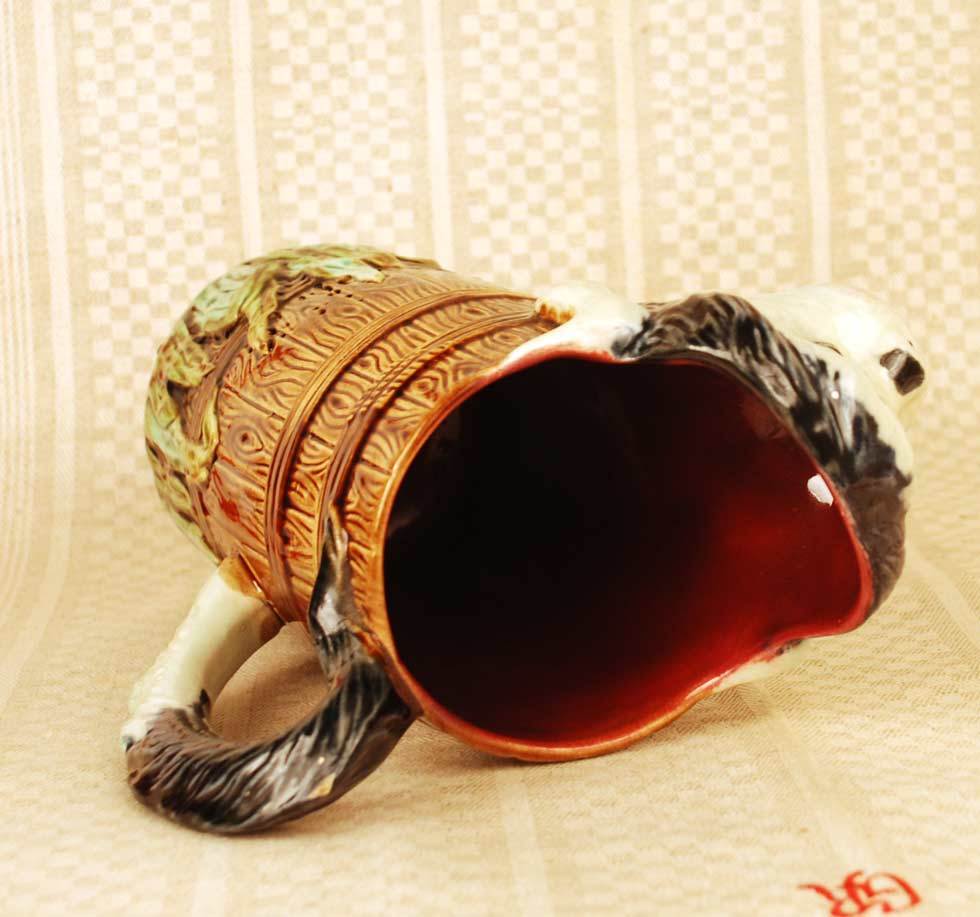 French Orchies Saint Amand Majolica Pichet "Chien qui sort du tonneau" French Orchies Saint Amand Majolica Pichet "Chien qui sort du tonneau"