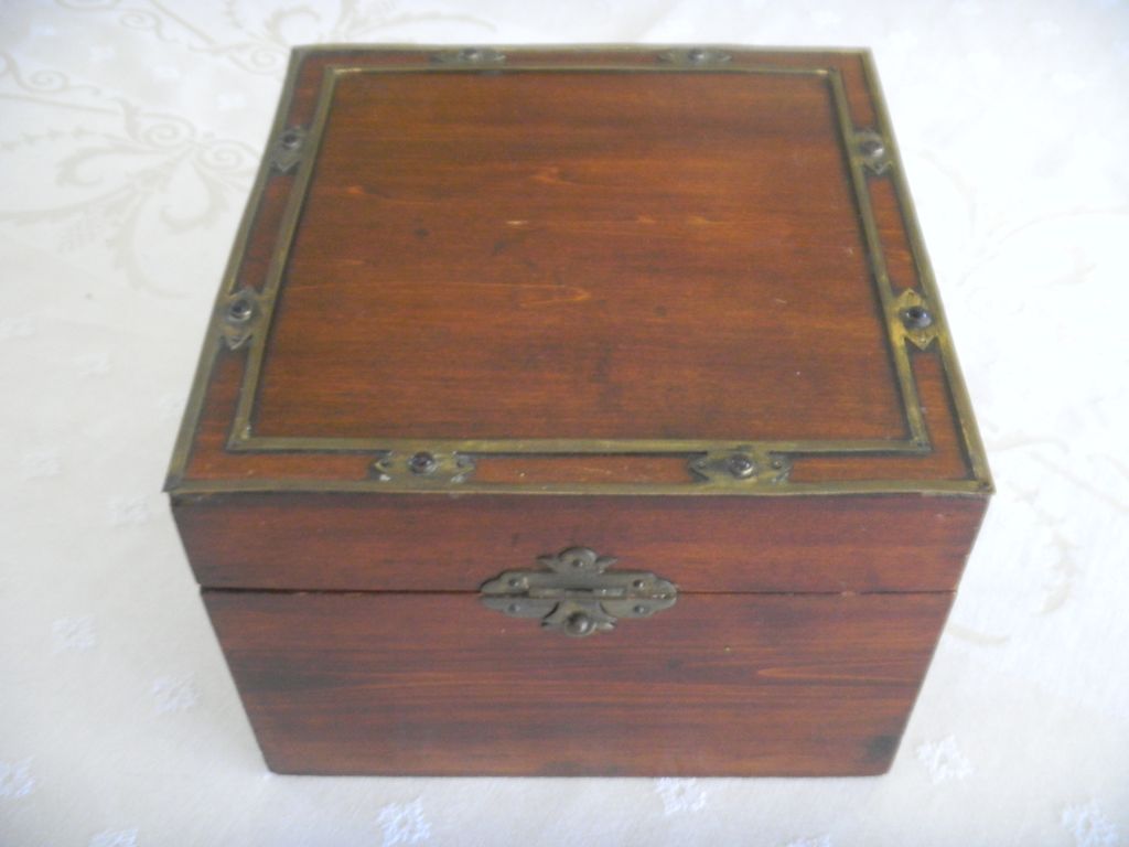 Edwardian English Mahogany Jeweled Collar Box Edwardian English Mahogany Jeweled Collar Box