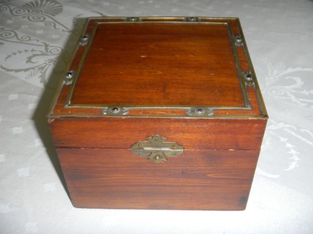 Edwardian English Mahogany Jeweled Collar Box Edwardian English Mahogany Jeweled Collar Box