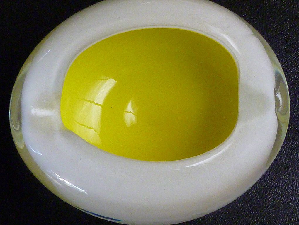 Classic Small Mid-Century Murano Glass Sommerso Bowl Classic Small Mid-Century Murano Glass Sommerso Bowl
