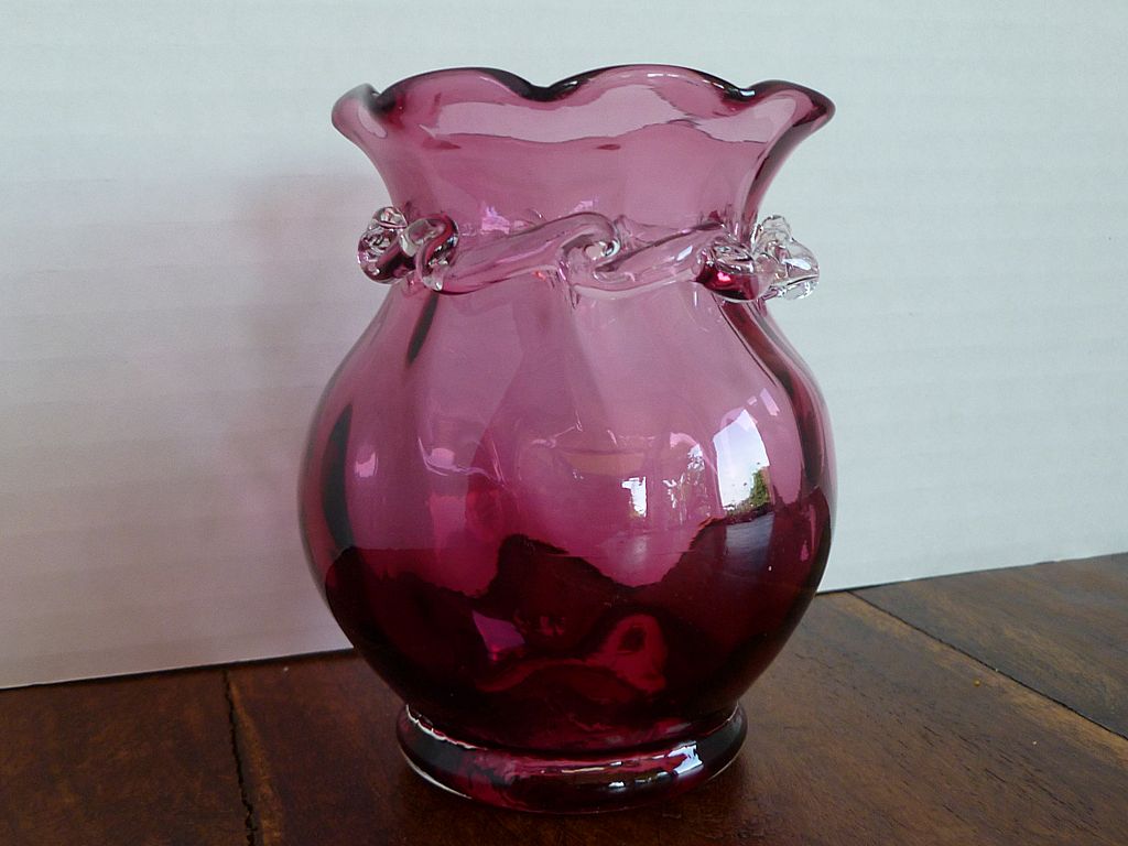 Vintage Cranberry Art Glass Vase Pilgrim Glass Company from historique