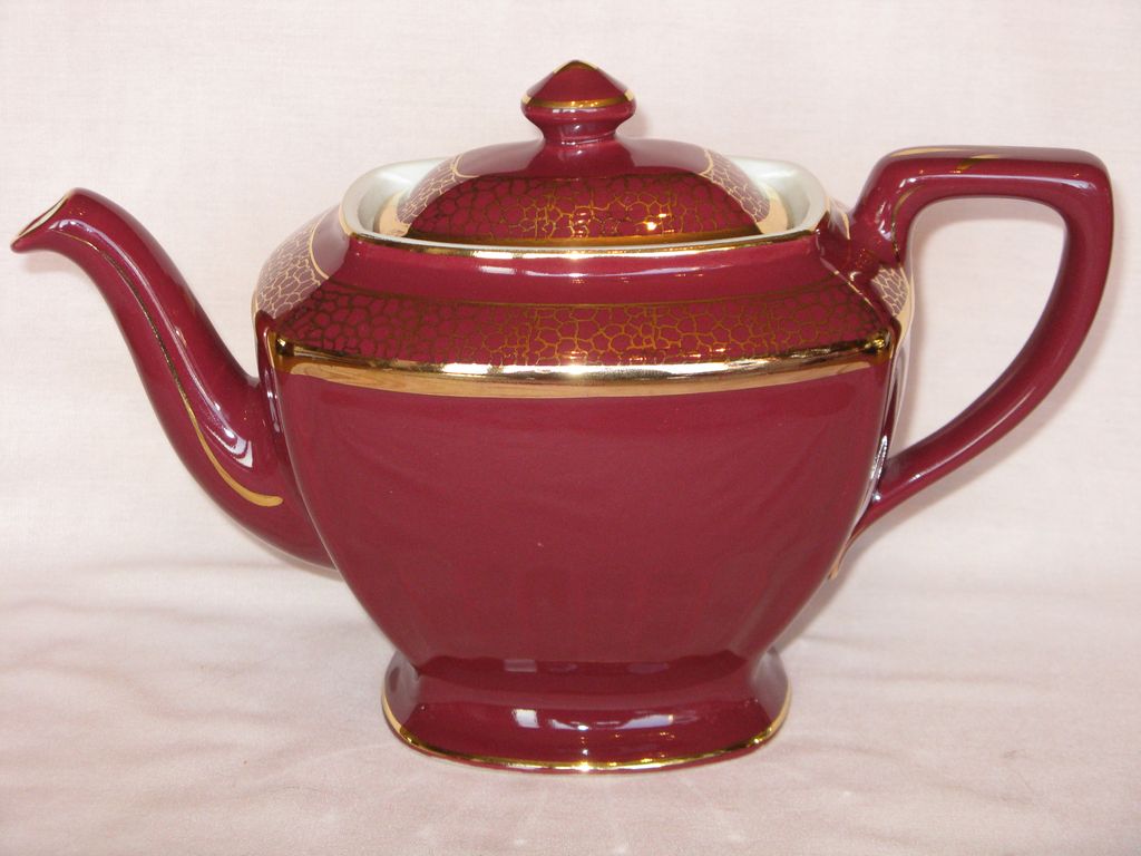Hall China Hollywood Maroon with Standard Gold Teapot Hall China Hollywood Maroon with Standard Gold Teapot
