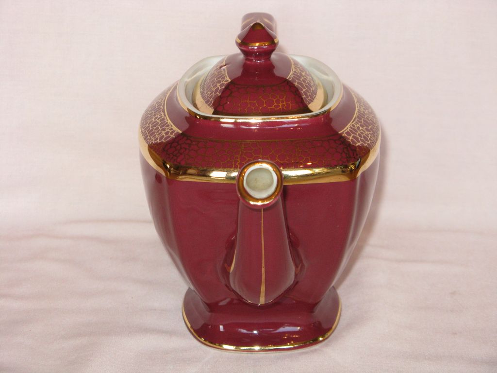 Hall China Hollywood Maroon with Standard Gold Teapot Hall China Hollywood Maroon with Standard Gold Teapot