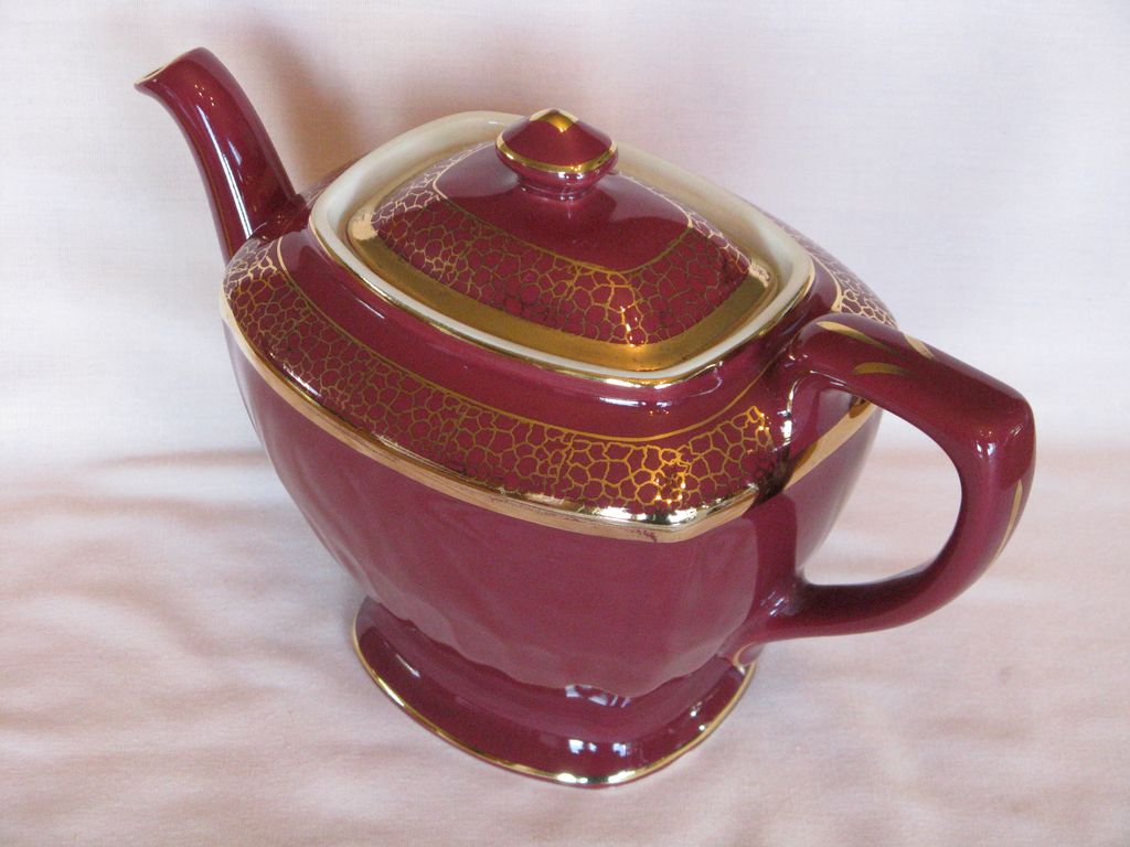 Hall China Hollywood Maroon with Standard Gold Teapot Hall China Hollywood Maroon with Standard Gold Teapot