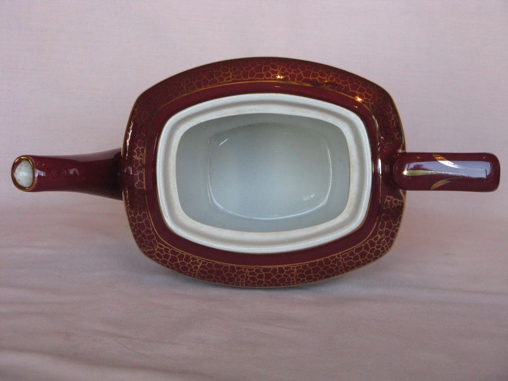Hall China Hollywood Maroon with Standard Gold Teapot Hall China Hollywood Maroon with Standard Gold Teapot