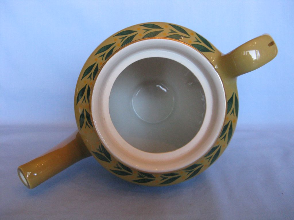 Hall China Los Angeles Teapot, Mustard With Green Leaf Band Decoration Hall China Los Angeles Teapot, Mustard With Green Leaf Band Decoration