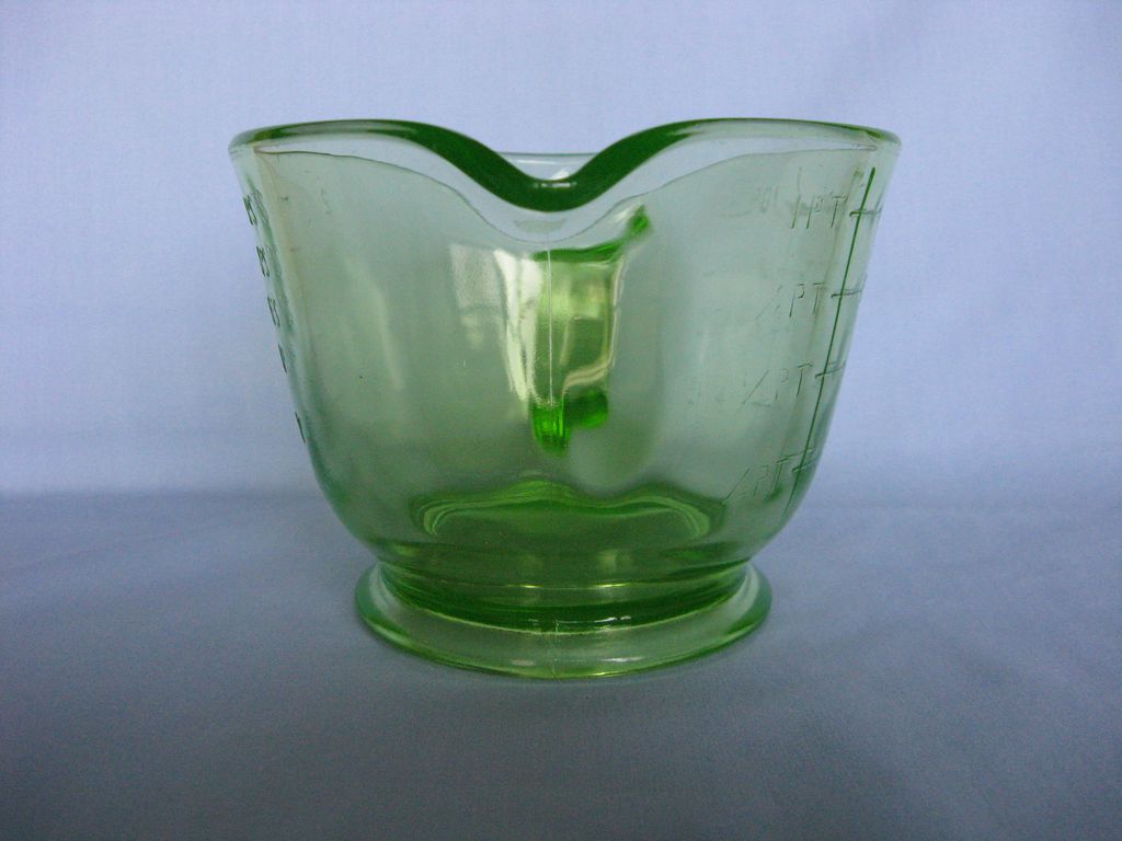Green Hocking Glass 2 Cups Measuring Pitcher Green Hocking Glass 2 Cups Measuring Pitcher