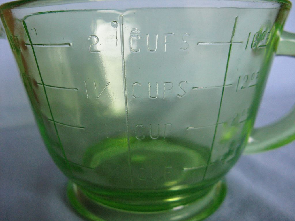 Green Hocking Glass 2 Cups Measuring Pitcher Green Hocking Glass 2 Cups Measuring Pitcher