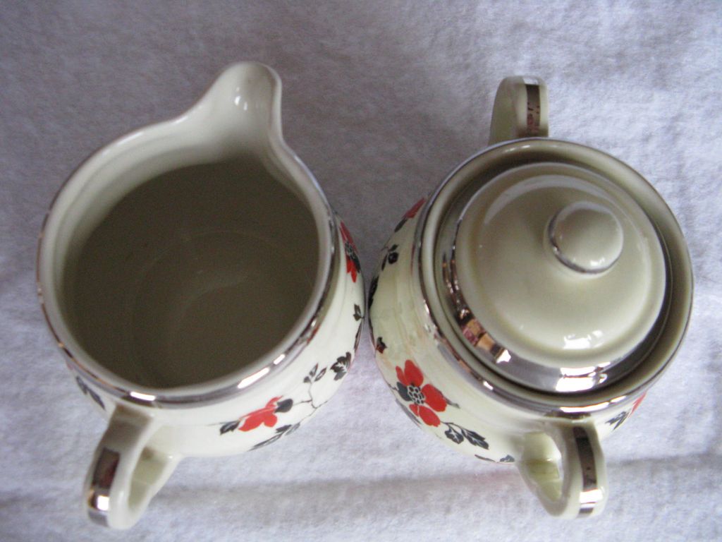 Hall China Red Poppy Daniel Creamer & Sugar And Lid Hall China Red Poppy Daniel Creamer & Sugar And Lid